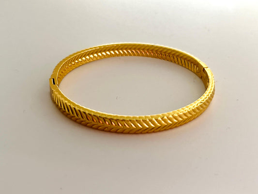 Radiance Hammered Gold Bracelet