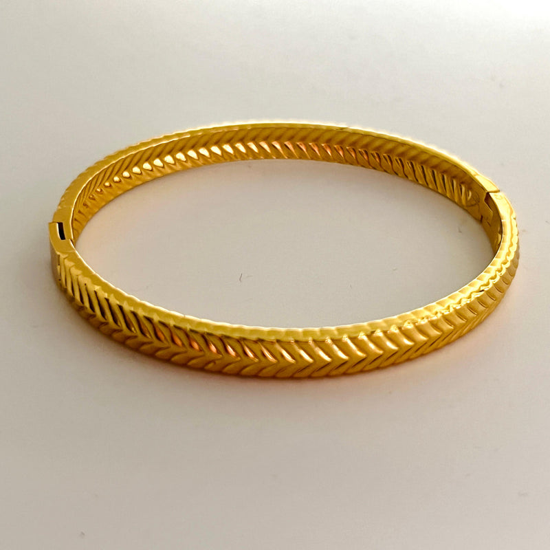 Radiance Hammered Gold Bracelet
